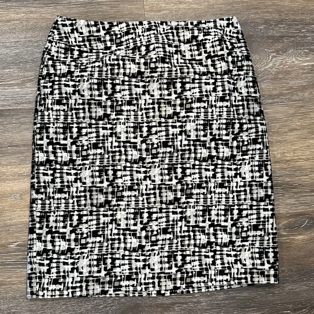 Kenar Print Black and white Skirt.